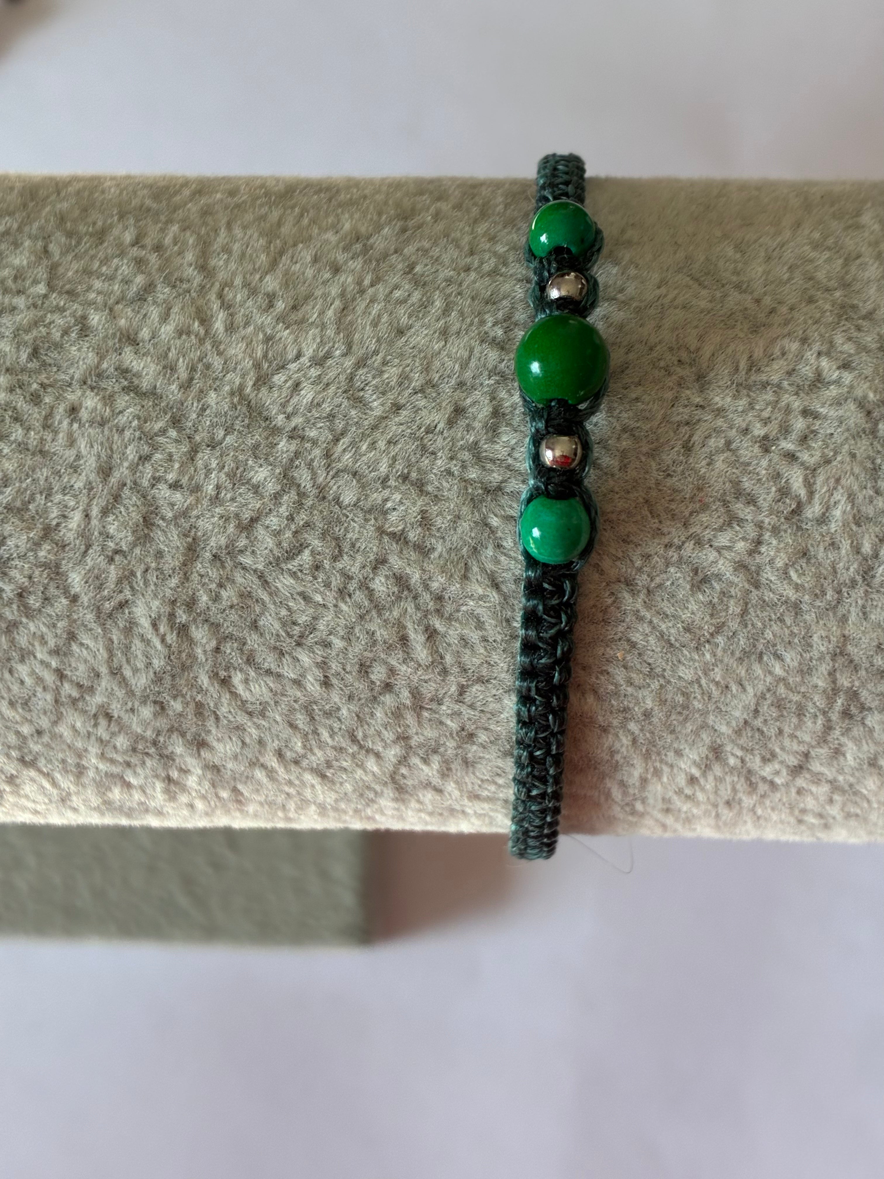 Bracelet macramé simple avec perles personnalisables