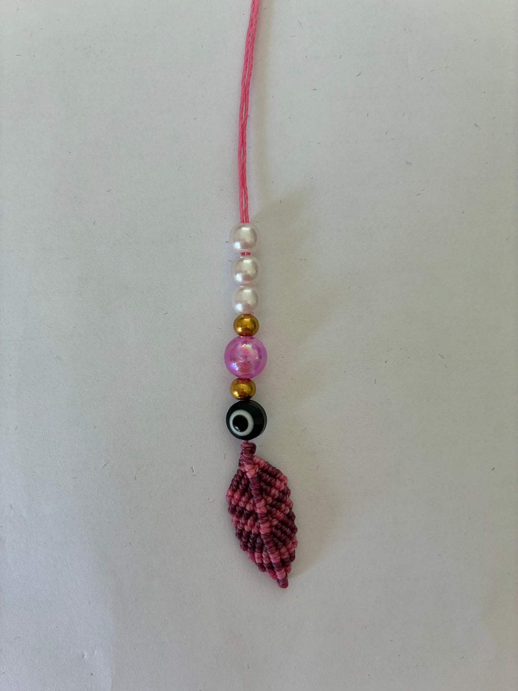 Bijoux téléphone ou marque page en macramé