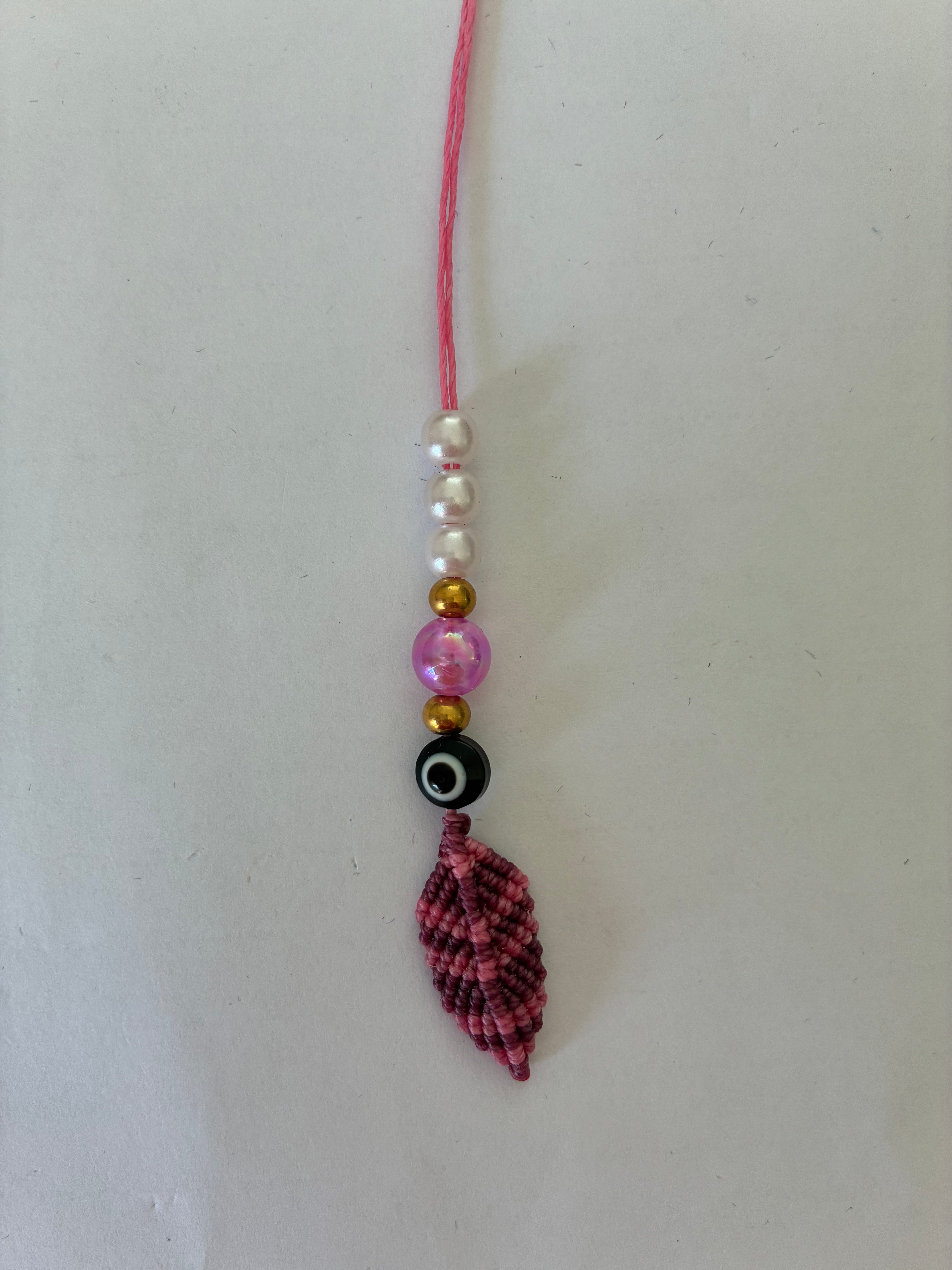 Bijoux téléphone ou marque page en macramé