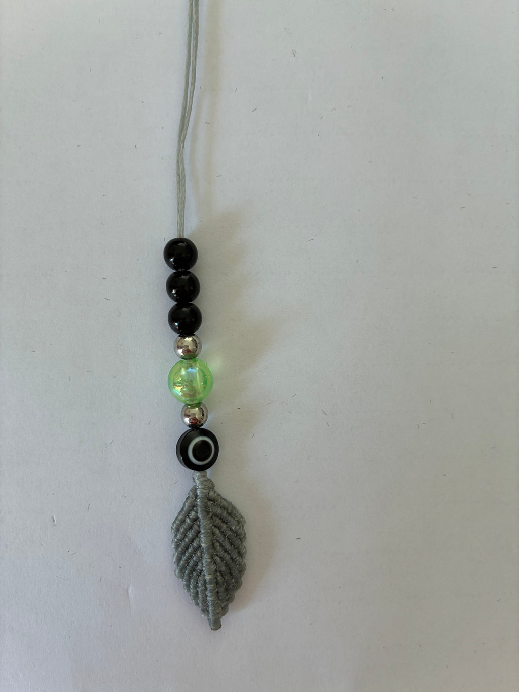 Bijoux téléphone ou marque page en macramé