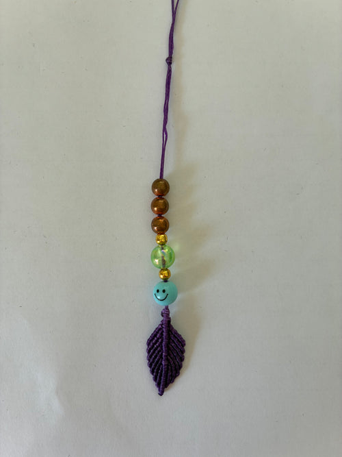 Bijoux téléphone ou marque page en macramé